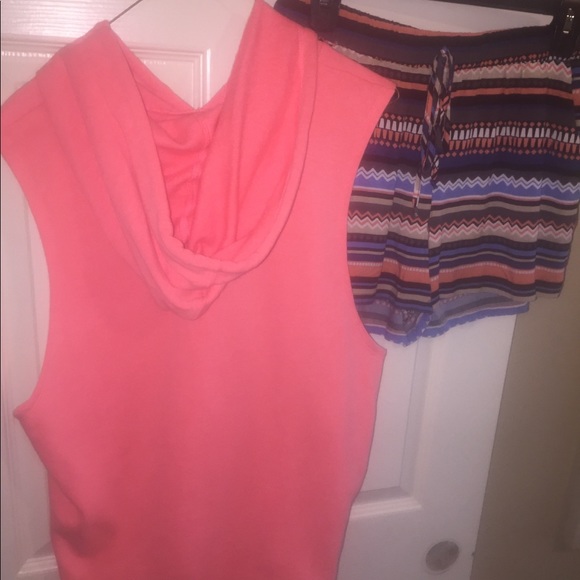 ⭐️REDUCED PRICE⭐️Off duty model hooded tank - Picture 2 of 3